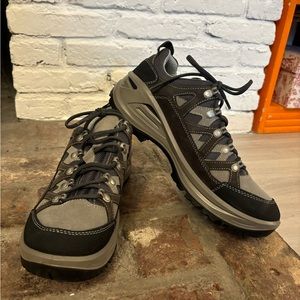 Size 8.5 L.L. Bean sneakers